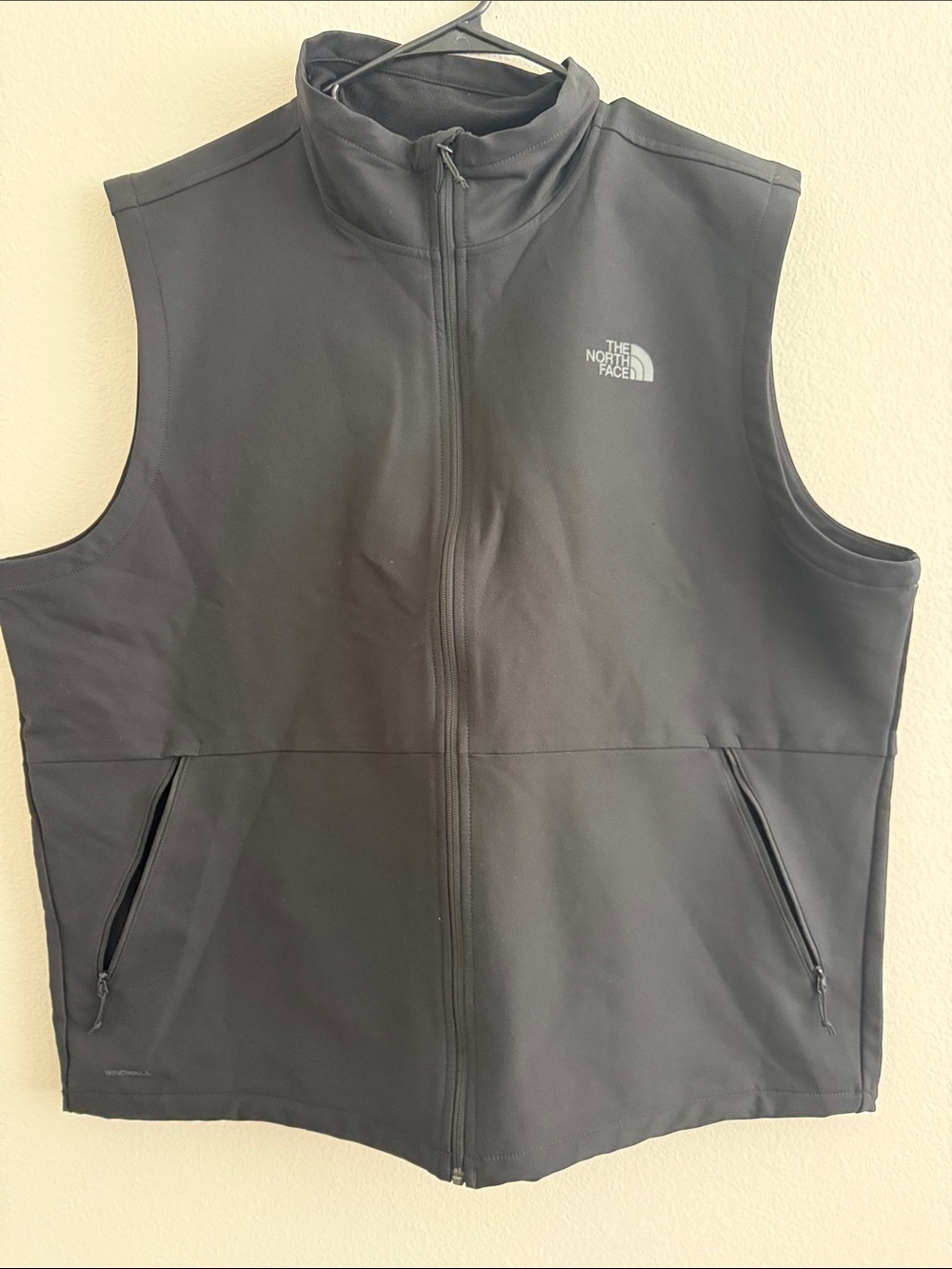 The North Face Men's Black Softshell Full-Zip Vest